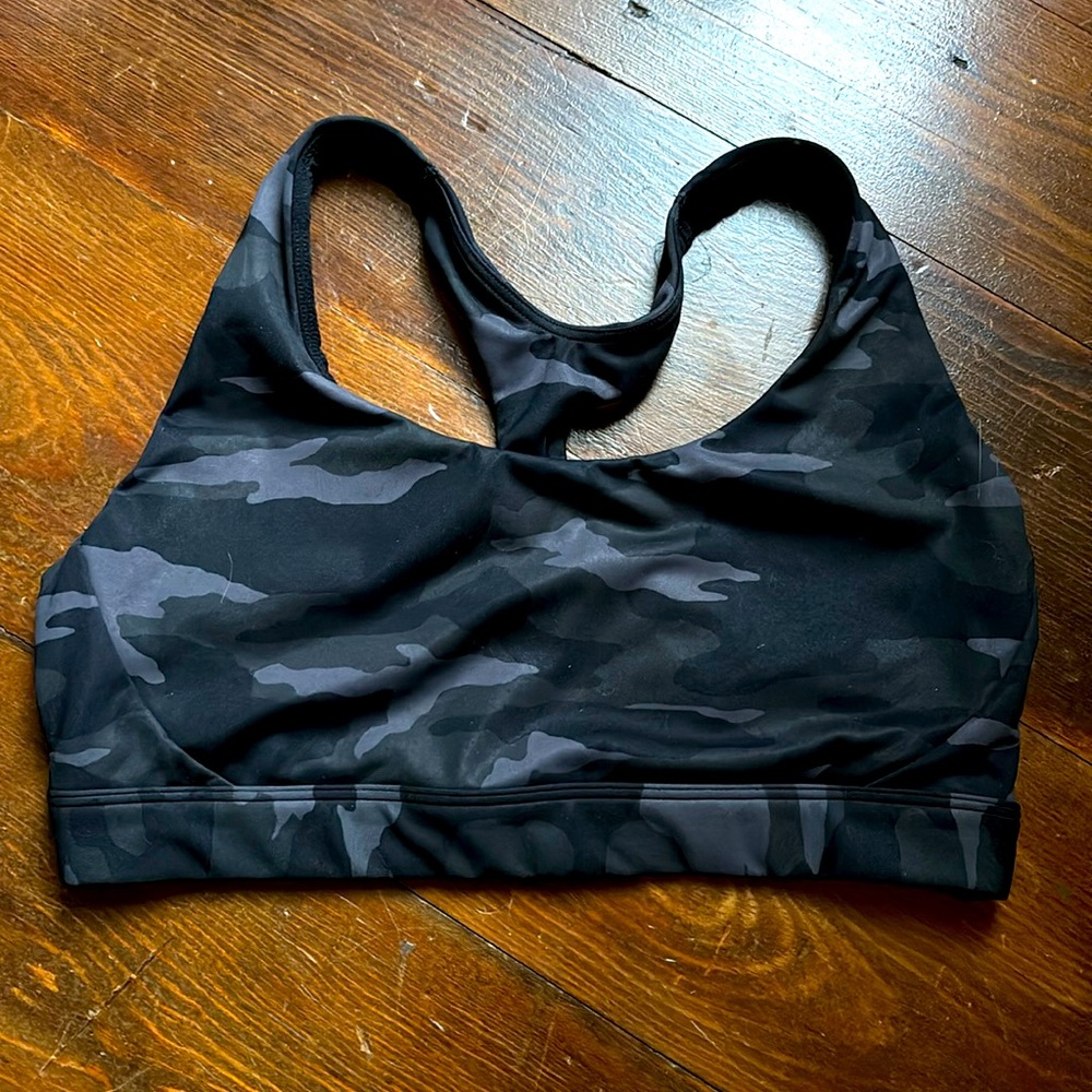 Athleta Camo Sports Bra. Like New. Size Medium.